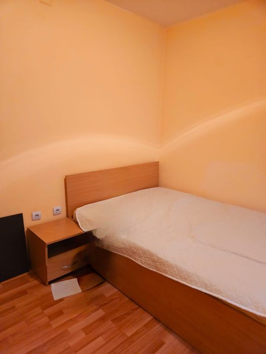 Vand pat cu noptiera