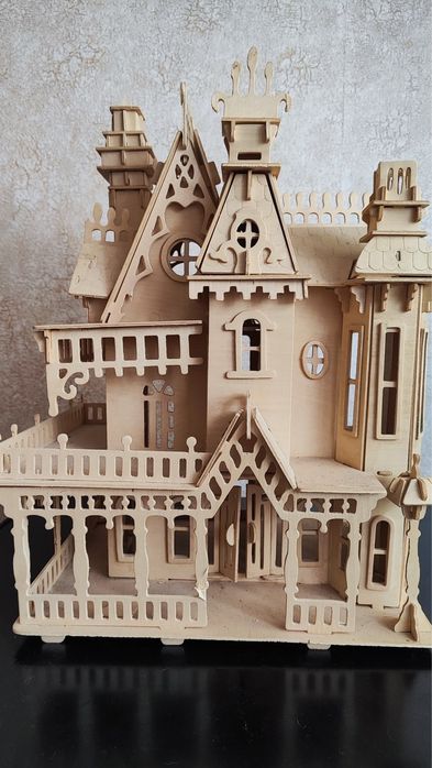 Продам двухэтажный домик для маленьких принцесс