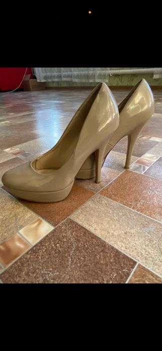 Продам женские туфли