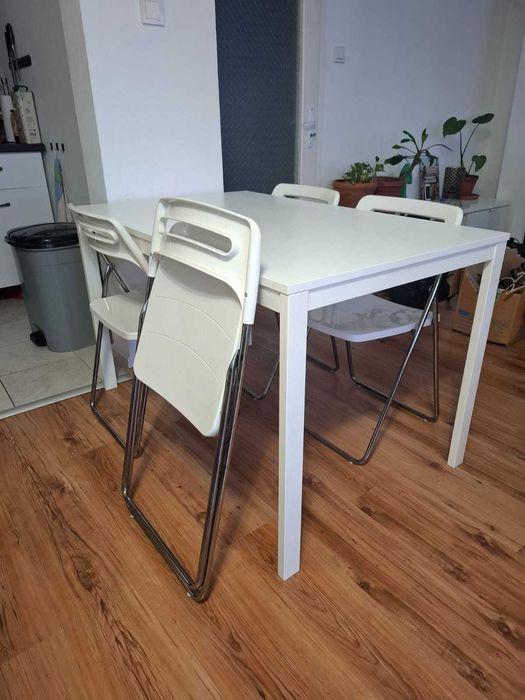 IKEA VIHALS Разтегателна маса за хранене и 4 стола IKEA NISSE