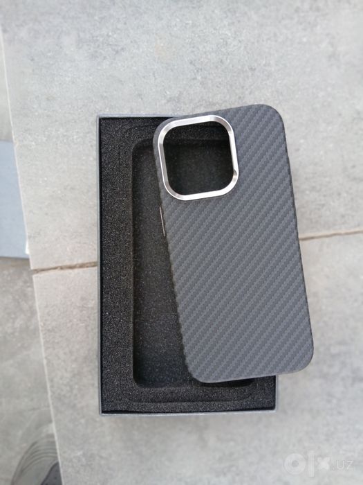 Чехол на iphone 16 pro В цвете карбона,есть максейф