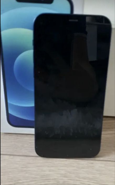 Продам срочно айфон 12