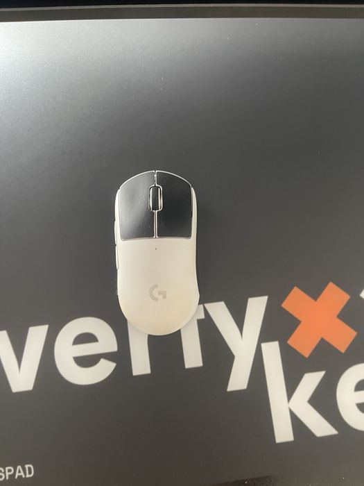 Logitech g pro x superlight 2 & glasspad qwerty  Negociabil