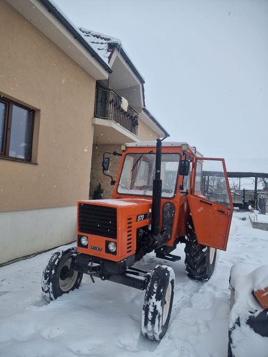 Vand tractor fiat 570 in stare foarte buna de functionare
