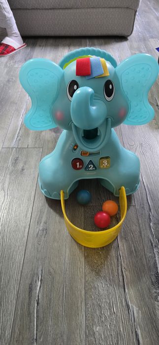 Jucărie interactivă, un elefant 3-în-1, de la B Kids sau Infantino