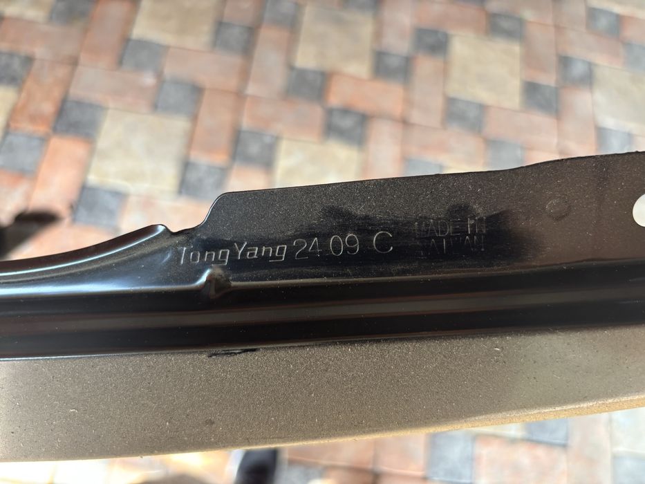 Крыло на камри 75