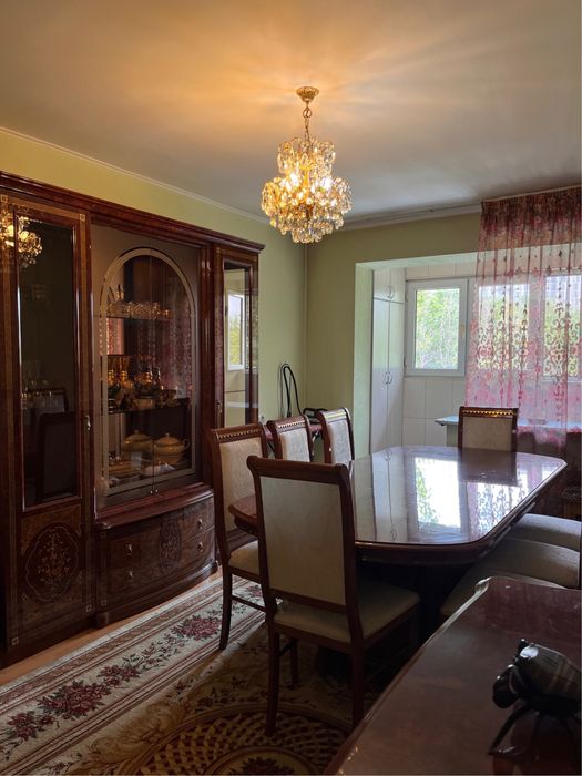 Деревянный стол