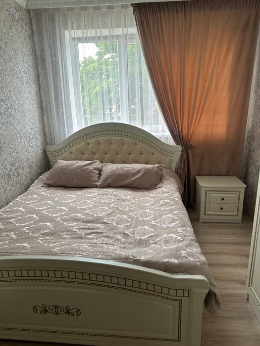 Продам спальный гарнитур 200000