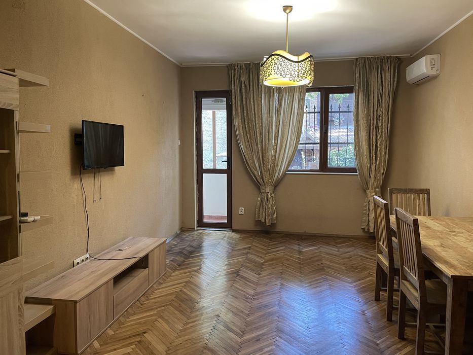 Дава се под наем Тристаен апартамент в Варна, Център - 75 кв.м за 897.6 € - Снимка #2