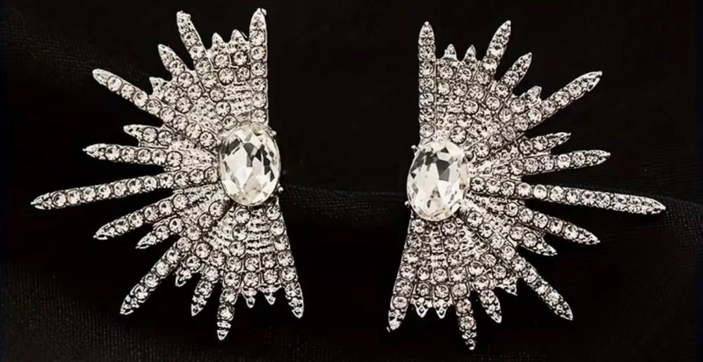 Елегантни обеци от Стомана