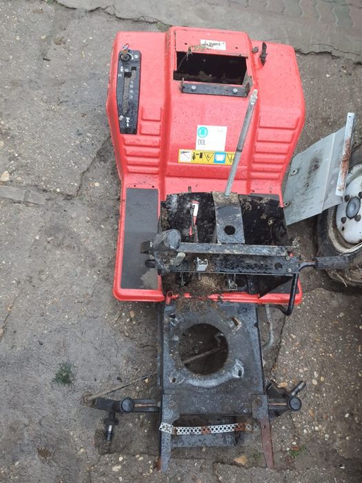 Șasiu provenit de pe un tractor de iarba
Bun pentru proiect motocultor