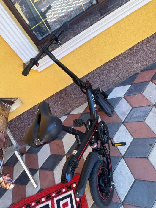 Vând bicicletă electrică