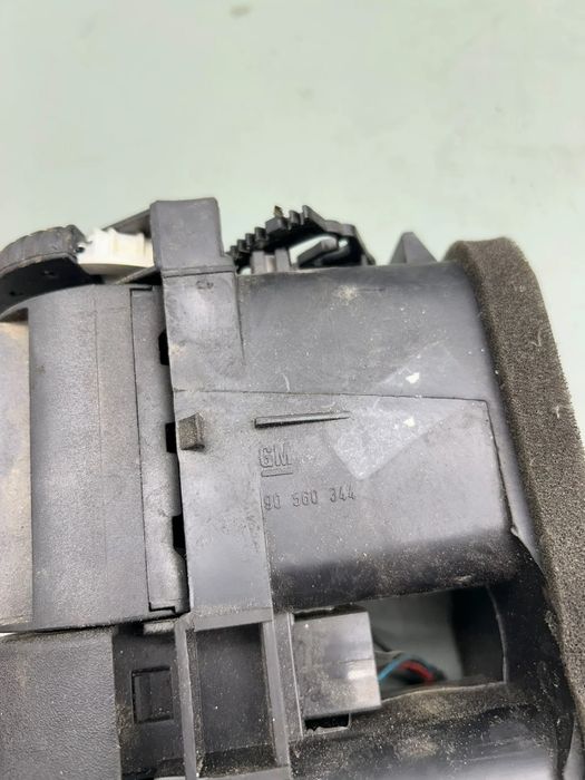 Grila ventilatie bord centru 90560344 Opel Astra 2004 1.6 MT (75 hp)