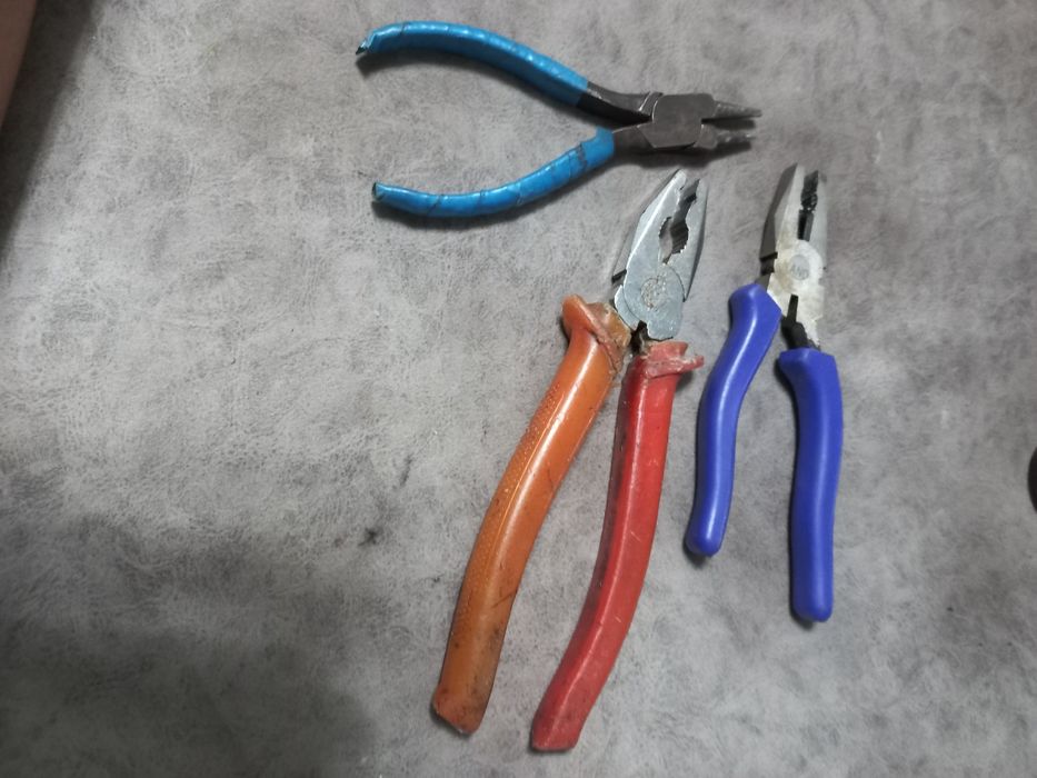 Продаются  плоскогубцы