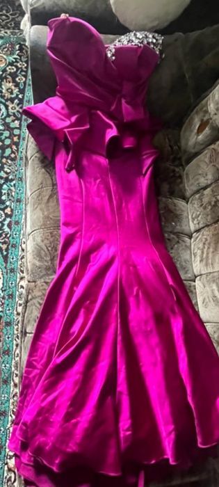 Платье б/у, лёгкие, красивые