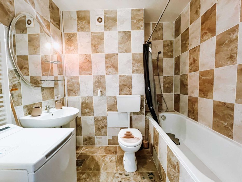 Inchiriez apt 3 camere modern, central