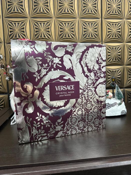 Set Versace Crystal Noir cu gentuta pt machiaje inclusa in pret, origi