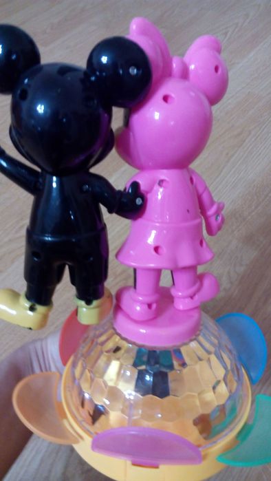 Количка с дистанционно, Музикална и танцуваща с диско-светлини играчка