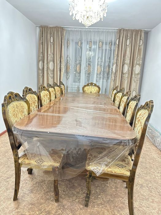 Стол и стулья 12 штук