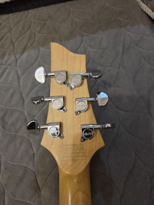 Продам электрогитару schecter c6 plus