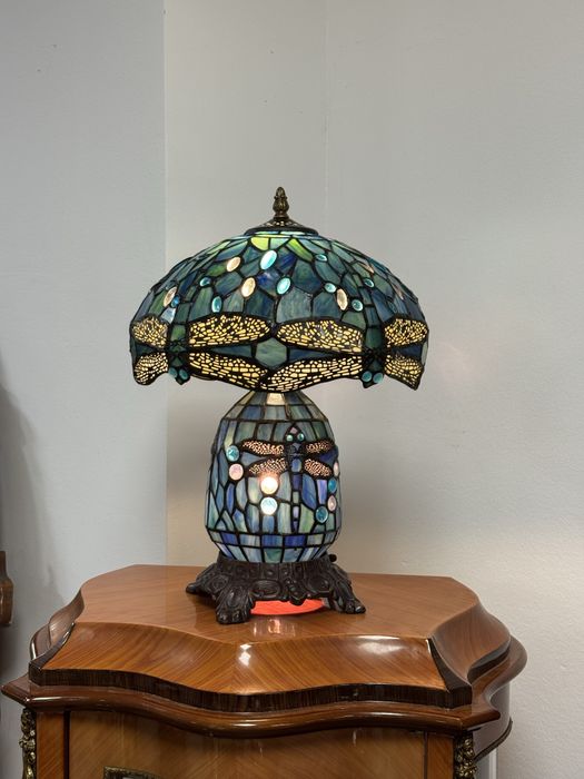 Lampa deosebita stil tiffany cu libelula