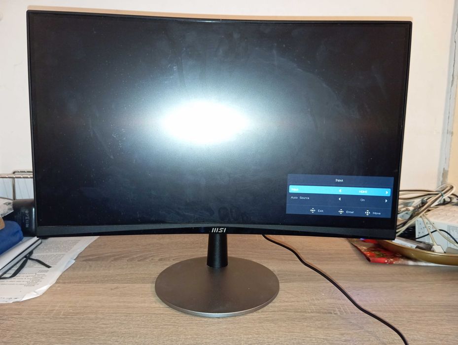 Monitorul MSI PRO MP2422C, model curbat