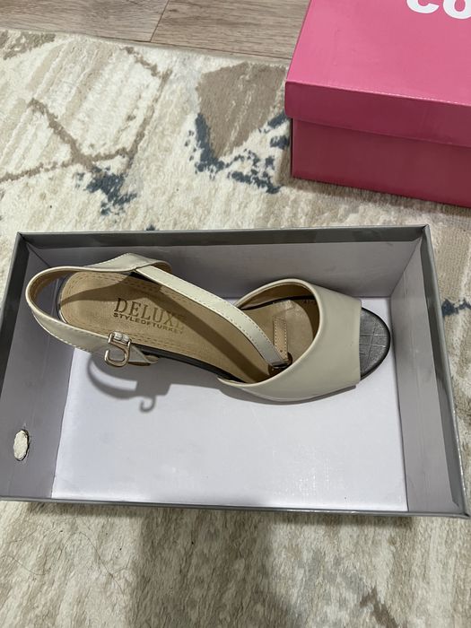 Продам босоножки