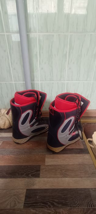 Сноуборд с ботинками