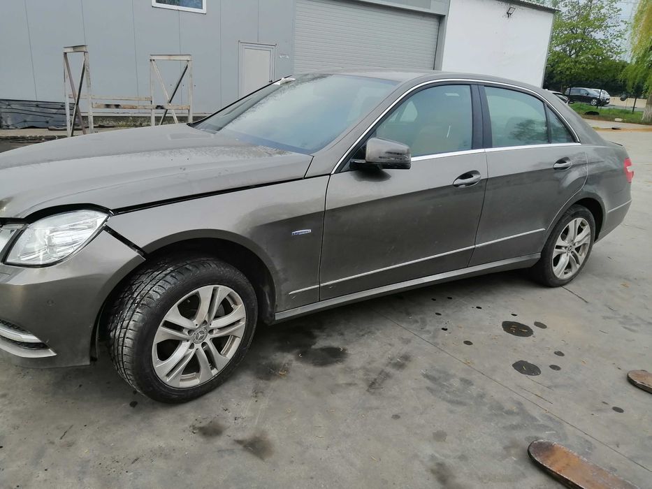 Dezmembram Mercedes E220