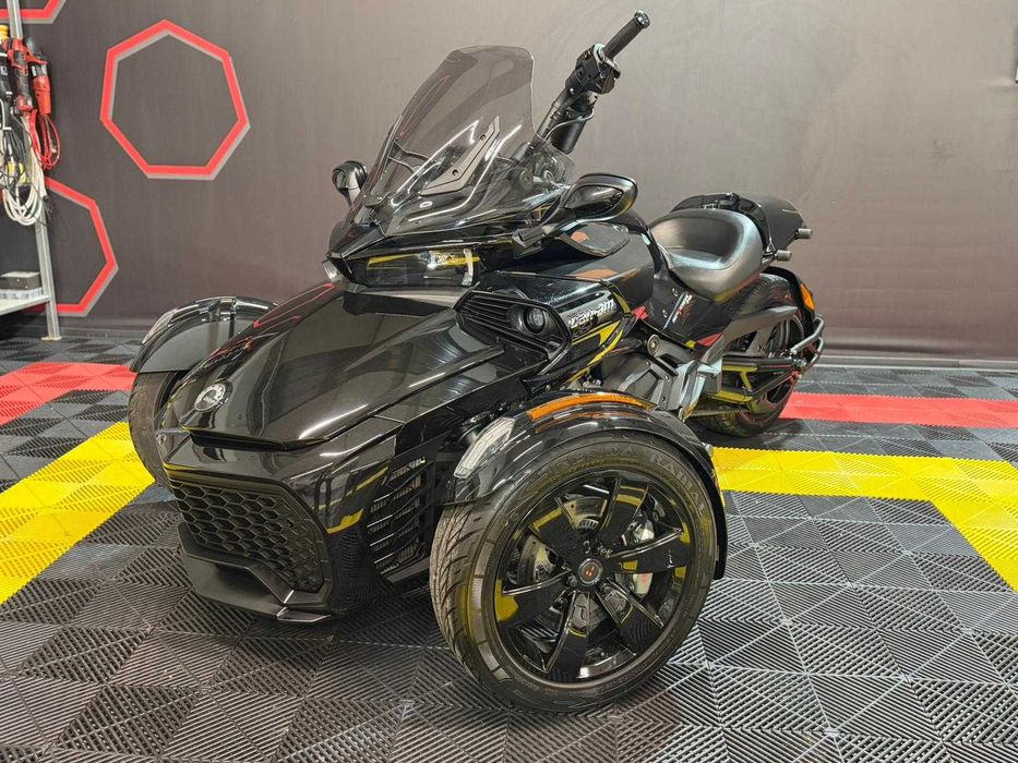 Can am Spyder Bombardire