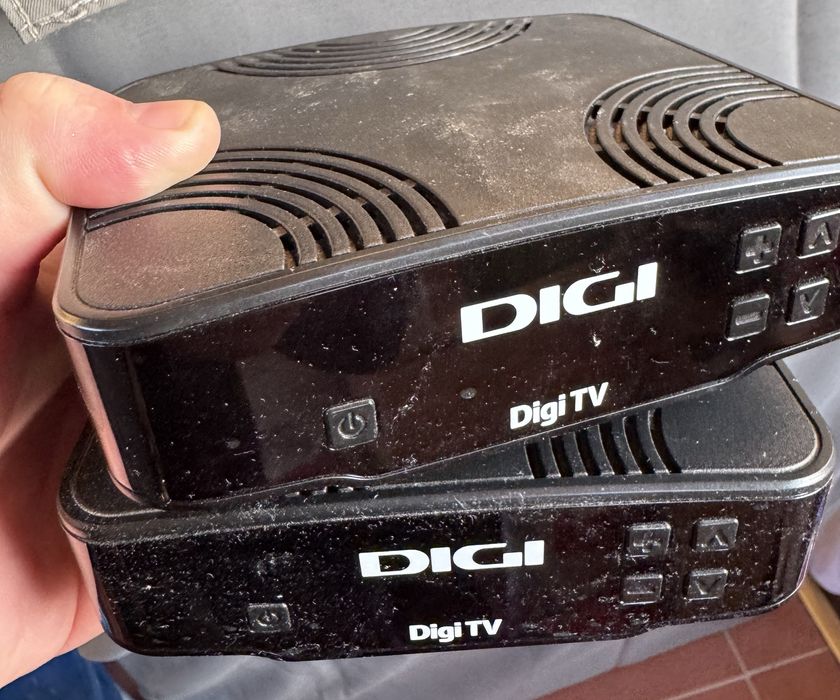 Antena satelit TV cu 2 receivere Digi