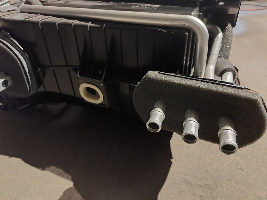 Carcasa aeroterma bord BMW F10 F11 Cod 9202574