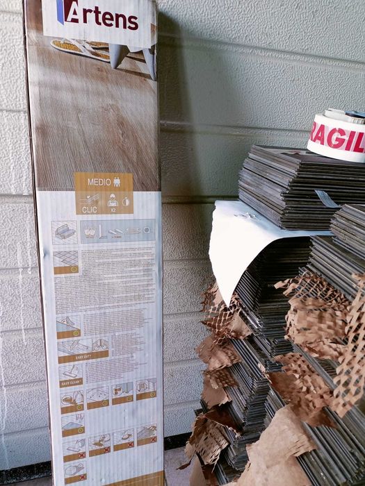 Parchet vinil Artens TEHEK – reutilizabil, stare excelentă – aprox. 50 m²