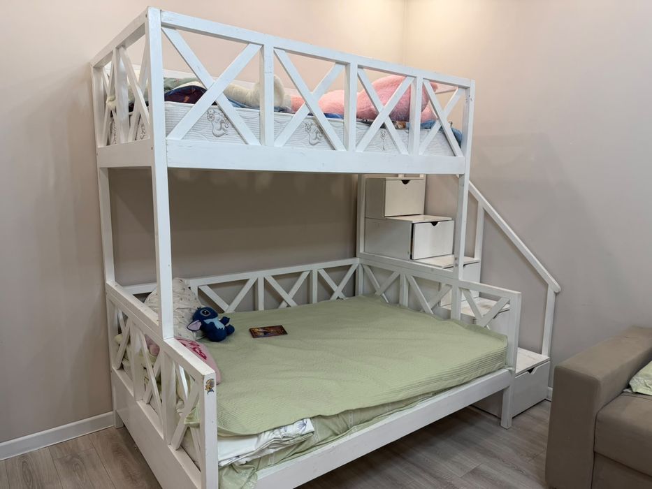 Продам 2х ярусную кровать
