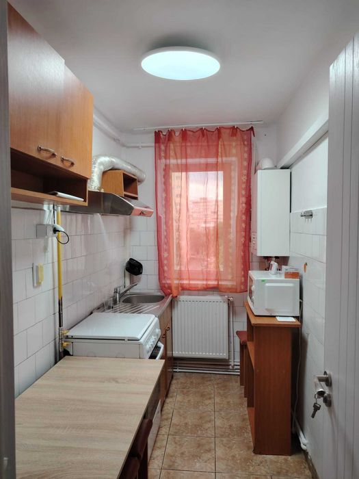 Proprietar , inchiriez pe termen lung apartament 2 camere
