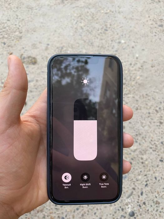 Мобильный телефон (айфон).