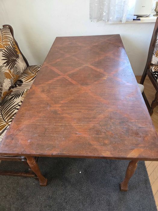 Дървена трапезна маса с тапицирани пейка и и столове