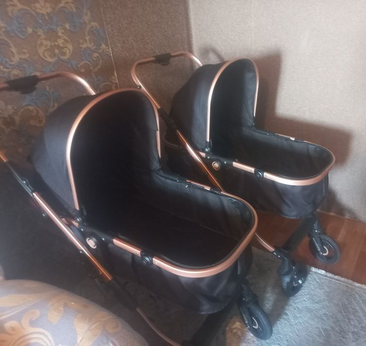 Коляска двойняшек