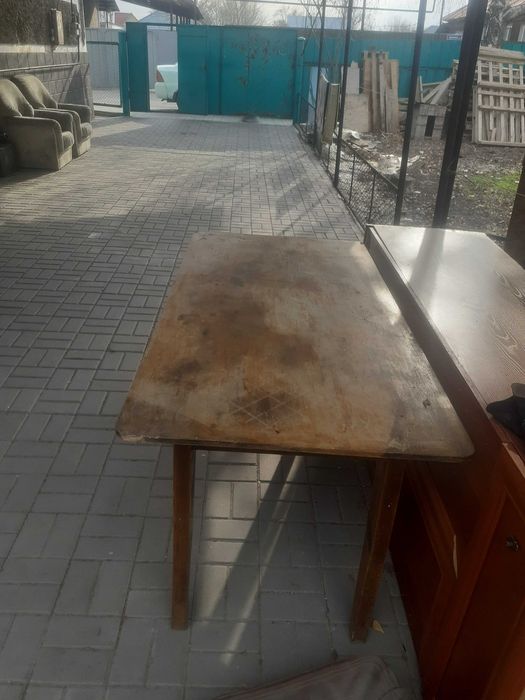Продам стол кухонный