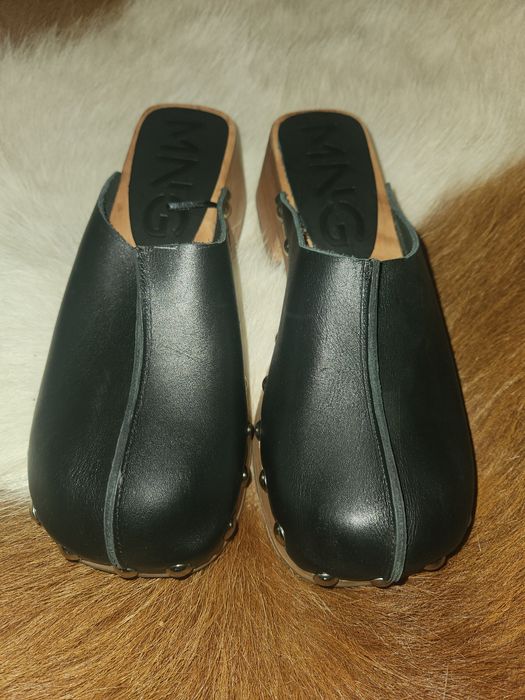 Vand saboti noi Mango piele naturala cu talpa din lemn