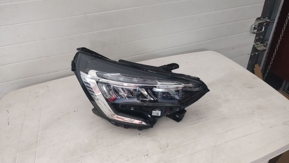 Far dreapta clio 5 cod 260100902R