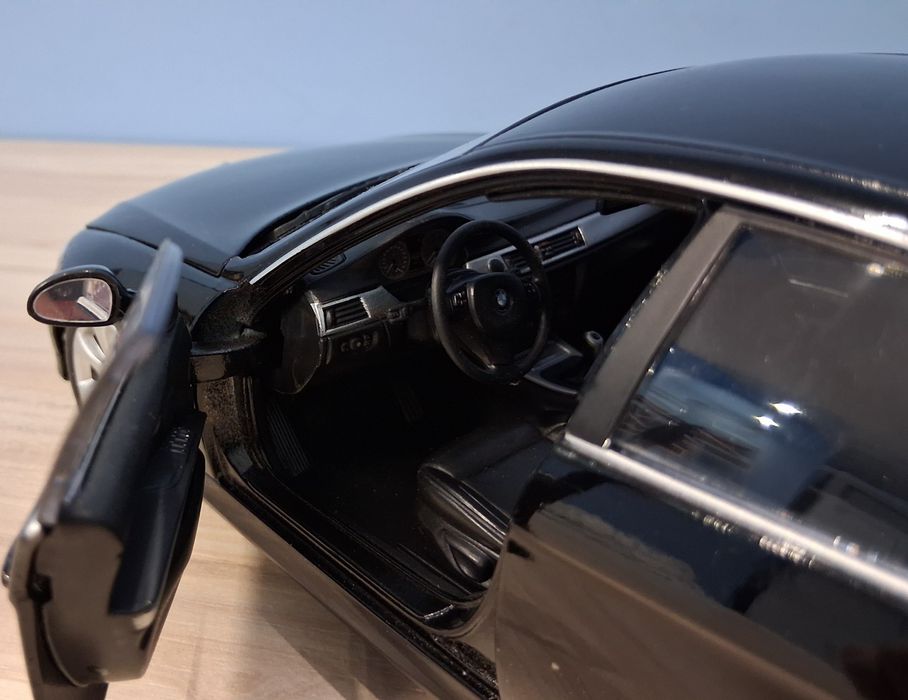 BMW 330i (E90) 1:18 Welly