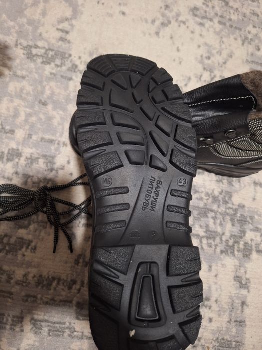 Продаю зимние ботинки