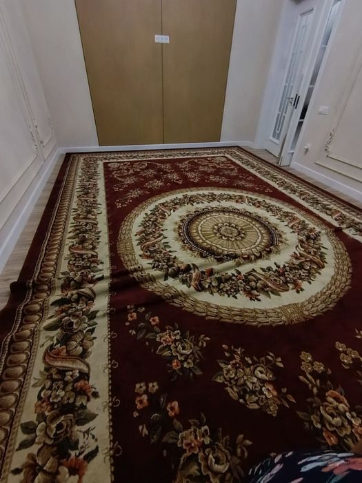 Gilam 3.5 eni    boyi 6.0 metr holati zor pachti tutilmagan
