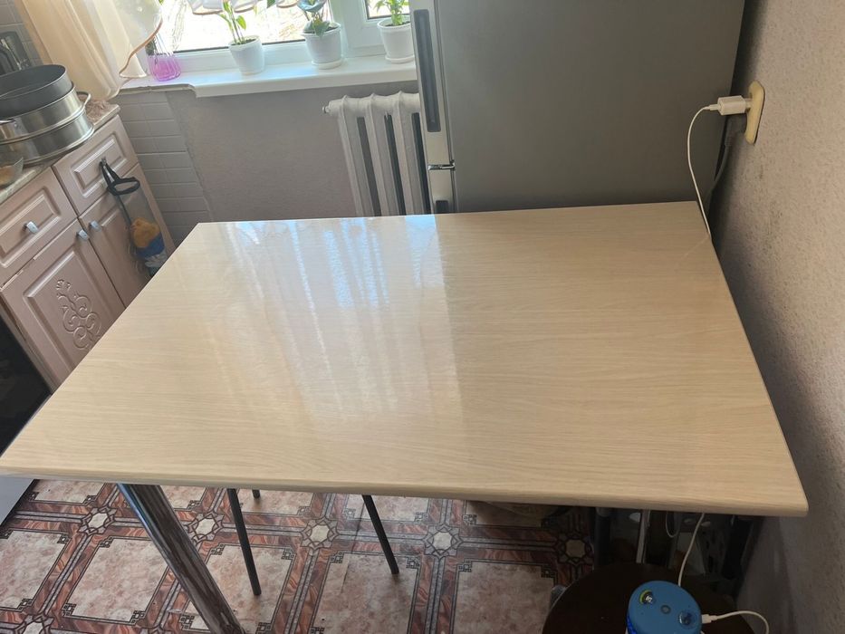 Продам кухонный стол