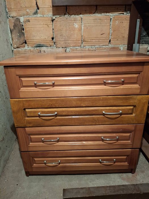 Продавам използван скрин