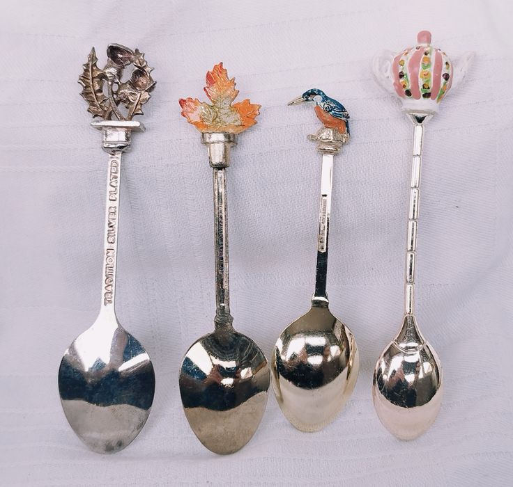 Lot 4 lingurite suvenir placate cu argint, de colectie, deosebite