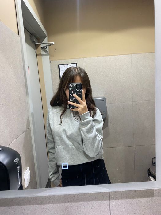 серое худи чучтуь теплое