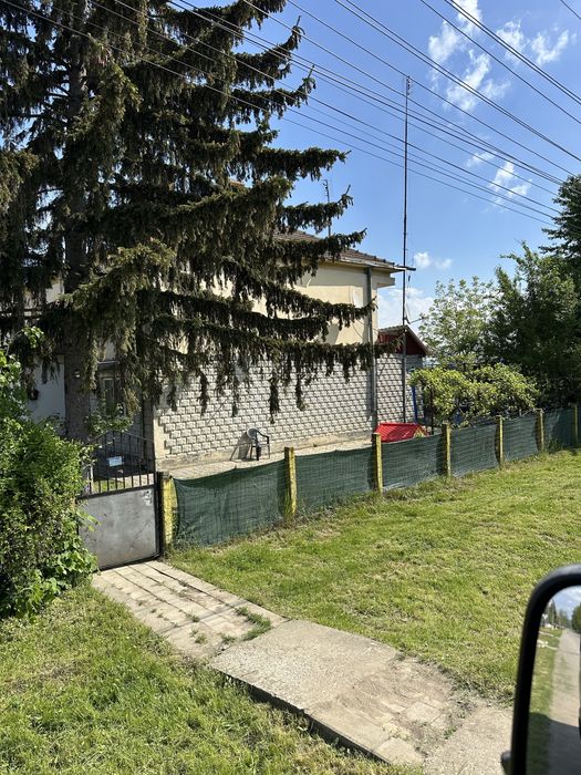 Apartament 2 camere decomandat  cu garaj curte si gradina