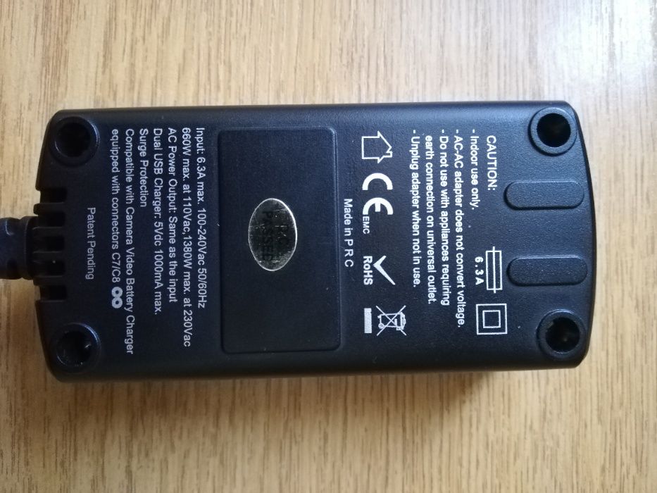 Adaptor universal travel cu 2xUSB 1000mA